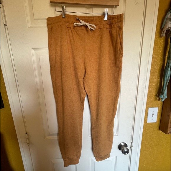 Vuori Women’s Performance DreamKnit Joggers in Flax Heather (Yellow) Sz Large - Picture 4 of 11